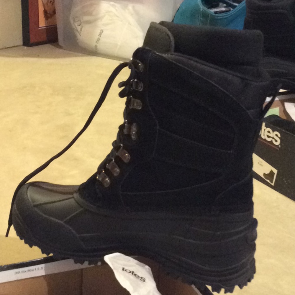 Men’s size 9 snow boot